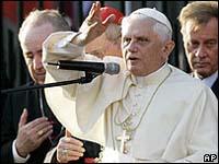 Papa Bento XVI fomenta diálogo na Turquia.