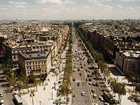 Paris teme que Champs Elysées perca seu charme