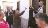 População de Taveiro  expulsou o padre da paroquia