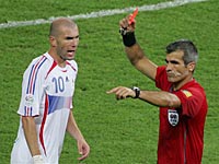 SOS Racismo pede investigar a expulsão de Zidane