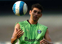 O Palmeiras contratou  Diego Souza do Benfica