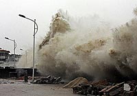 Tufão Kaemi deixa mortos na China