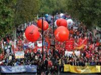 Mais de 100 mil protestam em Londres. 17449.jpeg