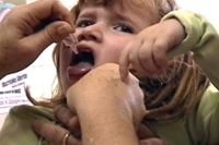 Desde sábado (25)  os pais podem vacinar seus filhos contra poliomielite