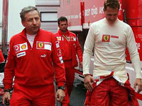 Schumacher fica na Ferrari como assistente do Jean Todt