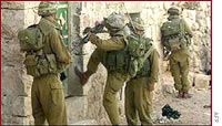 Soldados israelenses detiveram dois palestinos com bombas