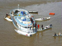 Foi retomado o resgate das vítimas do naufrágio do barco Almirante Monteiro