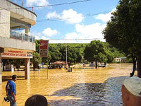 Vazamento atinge Rio e deixa mais de 100 mil sem água