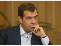Vitória de Dmitry Medvedev é recebida com discretos elogios na Europa