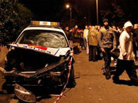 França: carro da polícia  queimado por vingança