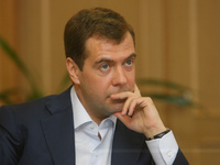 Medvedev diz que situação do Quirguistão é inadmissível