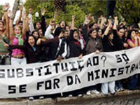 Alunos portugueses organizam protestos convocados por SMS