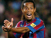 Craque Ronaldinho desabafa: 'Querem me derrubar'