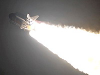 Nave Endeavour se desacopla da ISS para iniciar seu retorno à Terra