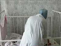 Funcionários dum hospital russo tapavam a boca de órfãos com esparadrapo