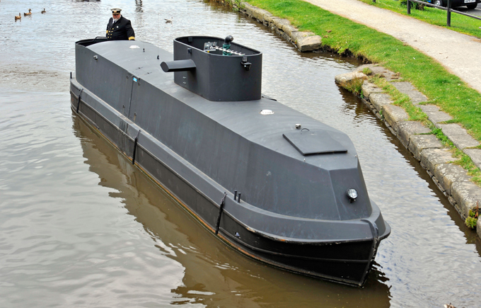 Mini-submarinos navegam pelos Oceanos