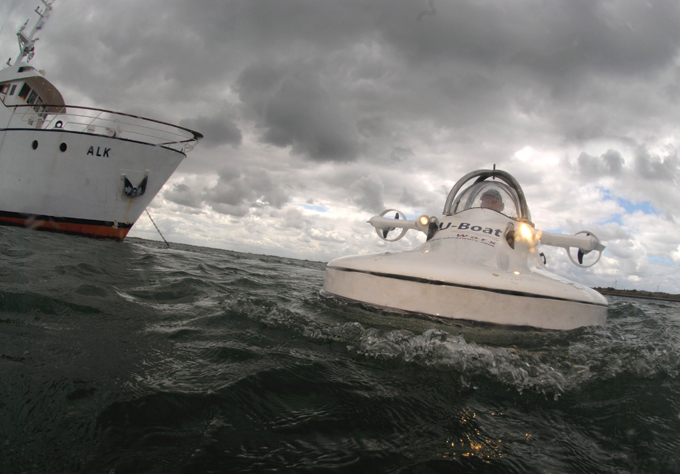 Mini-submarinos navegam pelos Oceanos