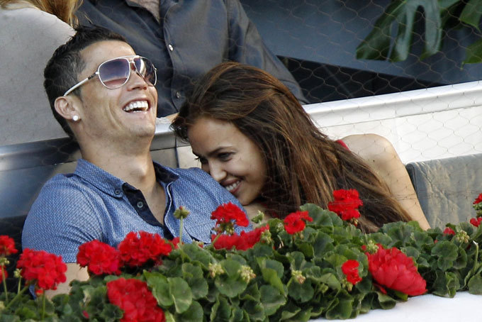 Cristiano e Irina marcam o dia do casamento