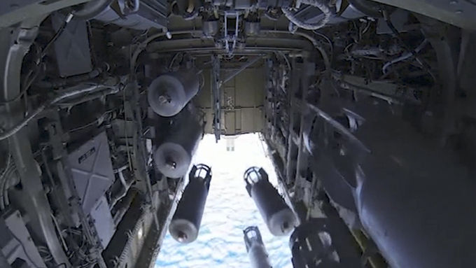 Rússia  a  bombardear os terroristas na Síria