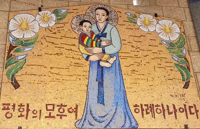 Nossa Senhora defensora é única e deferente