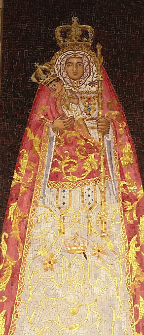 Nossa Senhora defensora é única e deferente