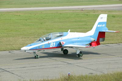MiG-AT