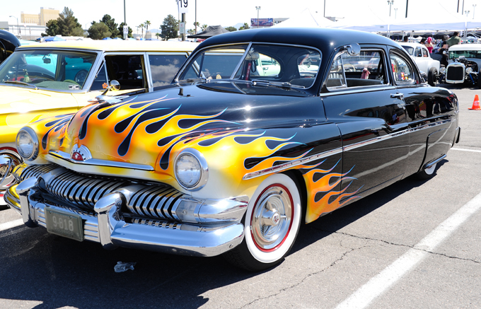 Mostra de automóveis retrô  "Viva Las Vegas"