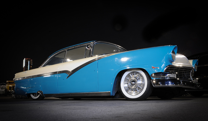 Mostra de automóveis retrô  "Viva Las Vegas"