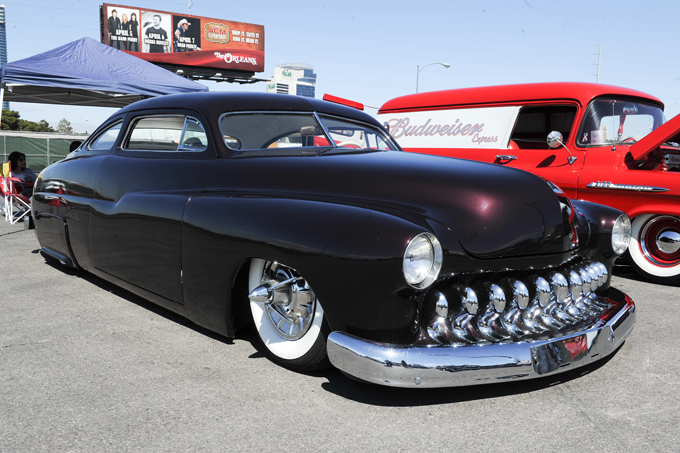 Mostra de automóveis retrô  "Viva Las Vegas"