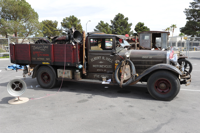 Mostra de automóveis retrô  "Viva Las Vegas"