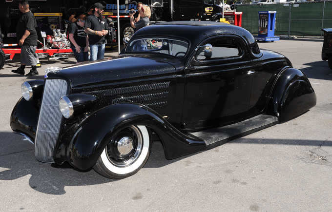 Mostra de automóveis retrô  "Viva Las Vegas"