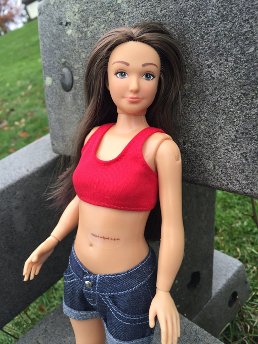 Nova  Barbie  tem celulite, estrias e acne