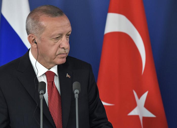 O presidente turco Erdogan quer assegurar sua pretensa bomba nuclear na Ucrânia