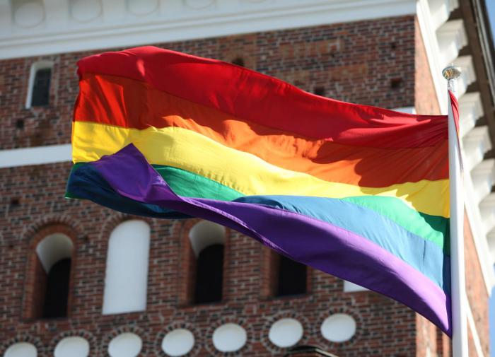 A Rússia aprova nova lei que proíbe a propaganda LGBT em quase todas as esferas da vida social