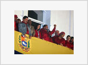 Reeleito Hugo Chávez em direcão ao socialismo