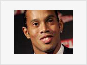 Milan estaria disposto a pagar ao Barcelona para contratar o  brasileiro Ronaldinho.