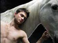 Daniel Radcliffe estréia nu na peça "Equus"