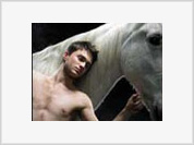 Daniel Radcliffe estréia nu na peça "Equus"