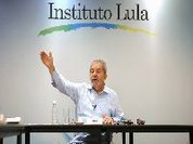 Para "sufocar defesa" de Lula, Justiça agora bloqueia bens de Instituto e empresa de palestras