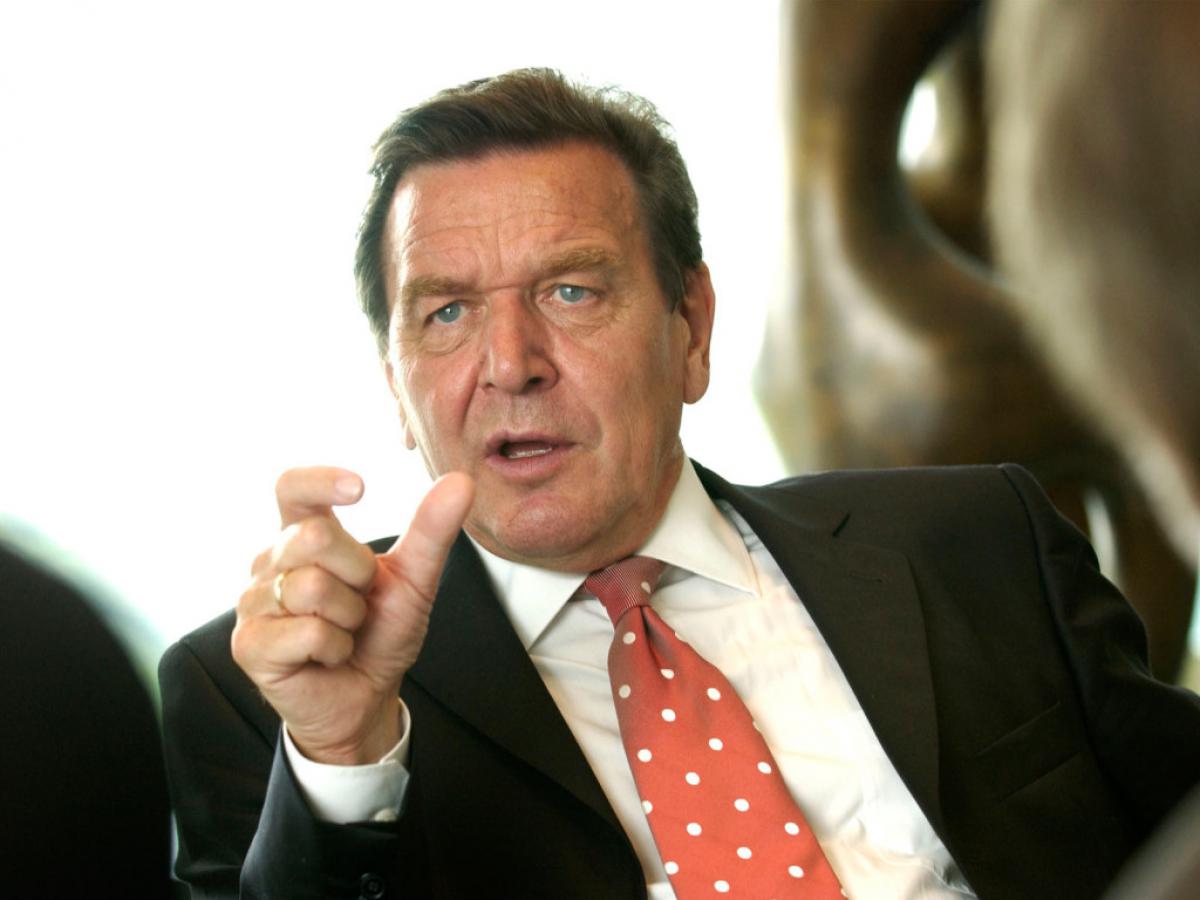 DPA: Parlamento Europeu insta a UE a impor sanções contra a Schroeder