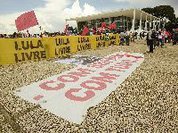 Protesto em Lisboa nos 500 dias da prisão política de Lula da Silva
