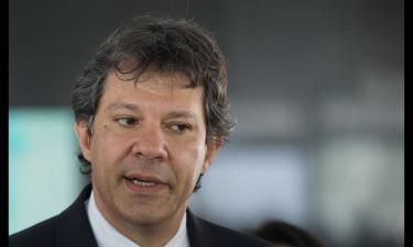 Esposa recuperada, Haddad volta ao trabalho e enfrenta crise econômica