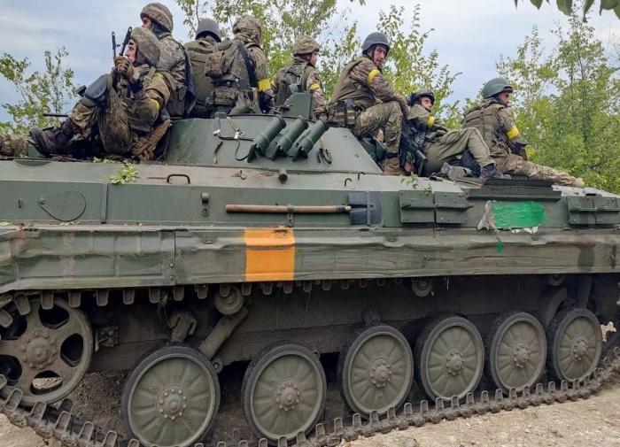 Militantes da AFU atingem civis em Rubizhne com howitzers americanos M777