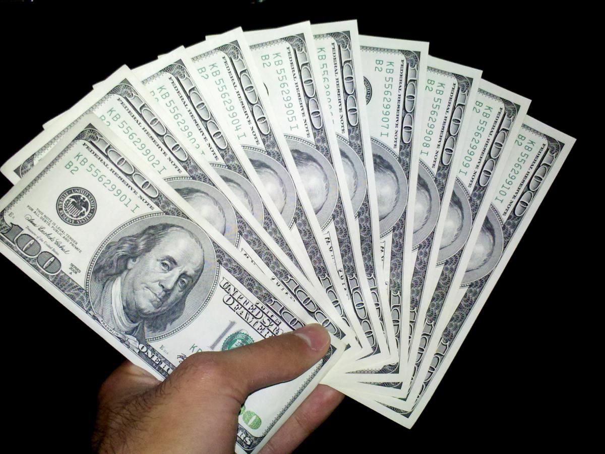 Dólar Cai para R$ 6,04 com Leilões do BC e Posse de Trump em Destaque no Mercado
