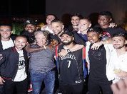 Jogadores rubro-negros comemoram Brasileiro e Libertadores com festa