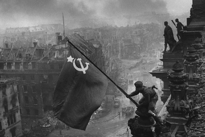 Флаг СССР над рейхстагом