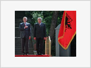 Bush começou campanha eleitoral na Albânia