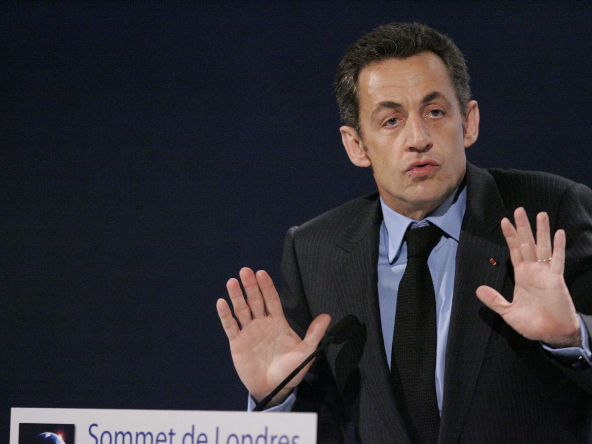 Nicolas Sarkozy condenado a um ano de prisão