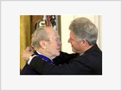 Bush busca consolação entre seus antecessores