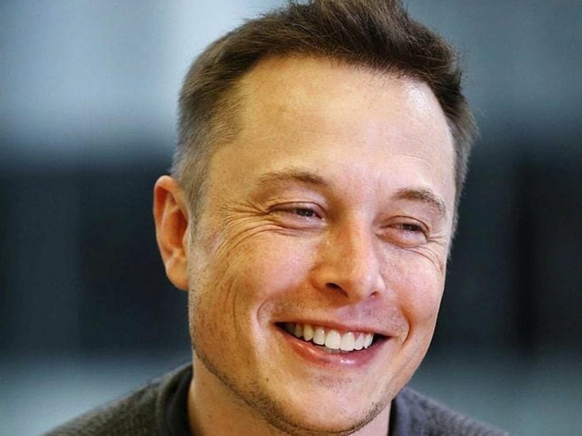 Elon Musk libera uma colónia com fragrância de "desejo nojento".